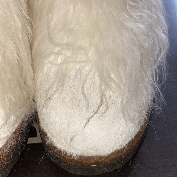 Bearpaw White Boetis furry boots. Worn once. - Picture 4 of 6